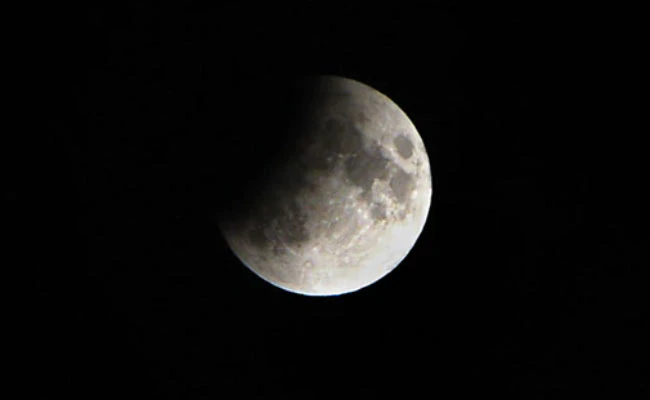 Chandra Grahan 2020: लग चुका है साल का आखिरी चंद्रग्रहण  जानें- क्या पड़ेगा प्रभाव