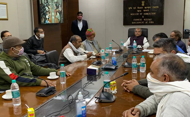 केंद्र के कृषि कानूनों को समर्थन, किसानों के समूह ने मंत्री नरेंद्र सिंह तोमर को ज्ञापन सौंपा