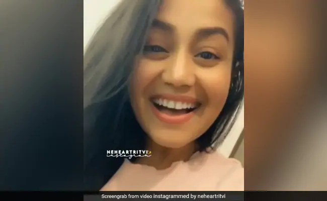 नेहा कक्कड़ ने भगवान से की प्रार्थना, Video में गाना गाते हुए बोलीं- सैलरी देकर, पति कहे उड़ा लो...